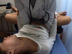 盗撮　不妊治療中の人妻が求めるのはイケメン医師の精子での受精　産婦人科はエロい!!　サンプル画像09